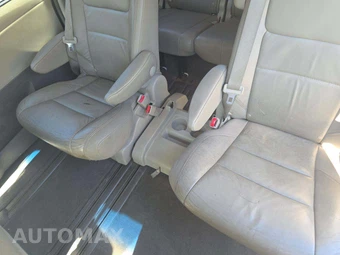 2015 Toyota Sienna XLE 8-Passenger 119.3" WB - miniatura 20