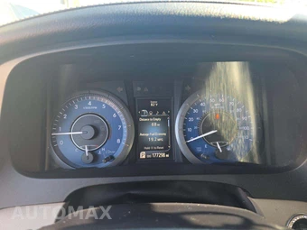2015 Toyota Sienna XLE 8-Passenger 119.3" WB - miniatura 6