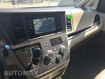 2015 Toyota Sienna XLE 8-Passenger 119.3" WB - miniatura 7