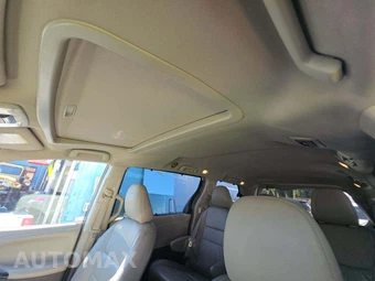 2015 Toyota Sienna XLE 8-Passenger 119.3" WB - miniatura 8
