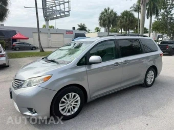 2015 Toyota Sienna XLE 8-Passenger 119.3" WB - miniatura 10