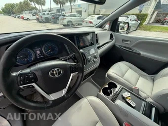 2015 Toyota Sienna XLE 8-Passenger 119.3" WB - miniatura 12