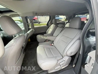 2015 Toyota Sienna XLE 8-Passenger 119.3" WB - miniatura 15