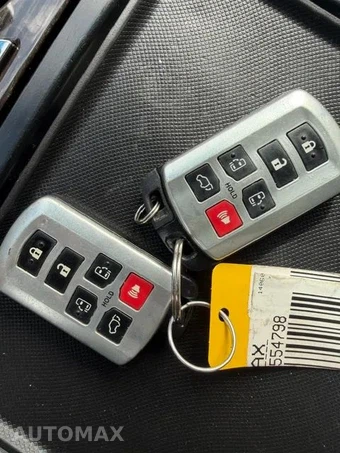 2015 Toyota Sienna XLE 8-Passenger 119.3" WB - miniatura 22