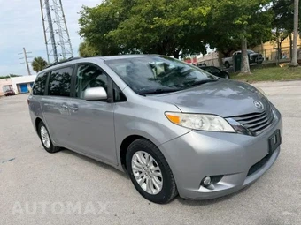 2015 Toyota Sienna XLE 8-Passenger 119.3" WB - miniatura 3
