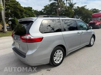 2015 Toyota Sienna XLE 8-Passenger 119.3" WB - miniatura 5