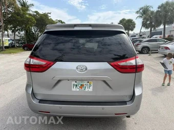 2015 Toyota Sienna XLE 8-Passenger 119.3" WB - miniatura 6
