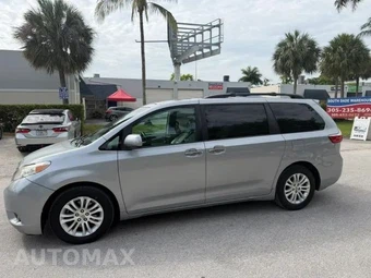 2015 Toyota Sienna XLE 8-Passenger 119.3" WB - miniatura 9