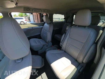 2015 Toyota Sienna XLE 8-Passenger 119.3" WB - miniatura 10