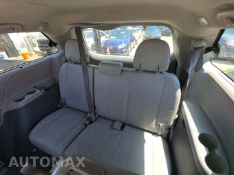 2015 Toyota Sienna XLE 8-Passenger 119.3" WB - miniatura 11