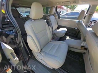 2015 Toyota Sienna XLE 8-Passenger 119.3" WB - miniatura 14