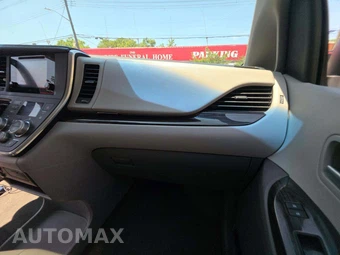 2015 Toyota Sienna XLE 8-Passenger 119.3" WB - miniatura 17