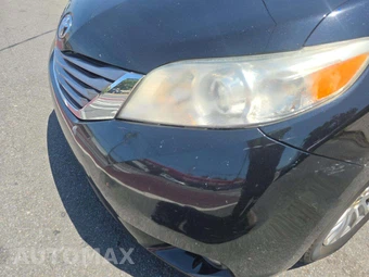 2015 Toyota Sienna XLE 8-Passenger 119.3" WB - miniatura 19