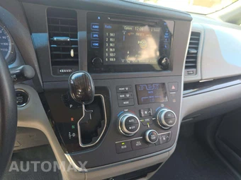 2015 Toyota Sienna XLE 8-Passenger 119.3" WB - miniatura 7