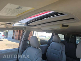 2015 Toyota Sienna XLE 8-Passenger 119.3" WB - miniatura 8