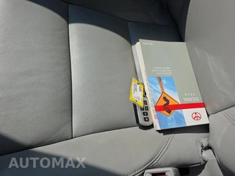 2015 Toyota Sienna XLE Premium 8-Passenger 119.3" WB - miniatura 22