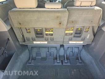 2015 Toyota Sienna XLE Premium 8-Passenger 119.3" WB - miniatura 7