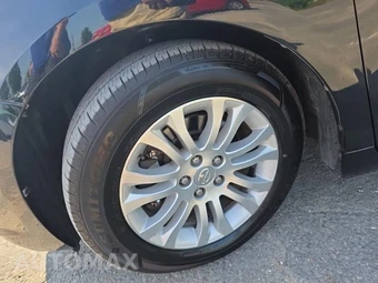 2015 Toyota Sienna XLE Premium 8-Passenger 119.3" WB - miniatura 8