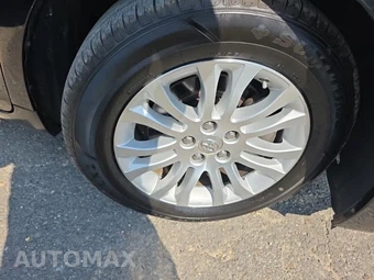 2015 Toyota Sienna XLE Premium 8-Passenger 119.3" WB - miniatura 9