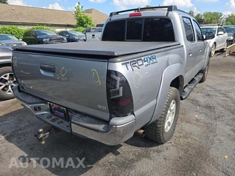 2015 Toyota Tacoma Crew Cab Medium Bed - miniatura 3