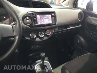 2015 Toyota Yaris L – miniatura 10