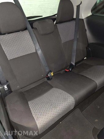2015 Toyota Yaris L – miniatura 16