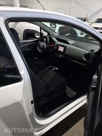 2015 Toyota Yaris L – miniatura 18