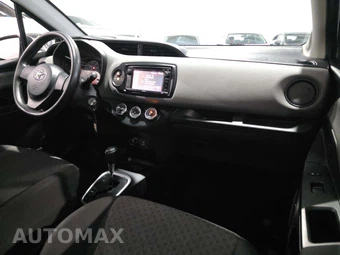 2015 Toyota Yaris L – miniatura 19