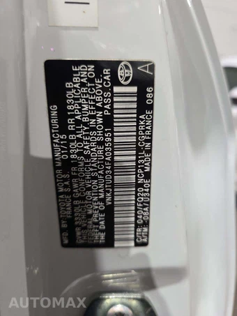 2015 Toyota Yaris L – miniatura 5