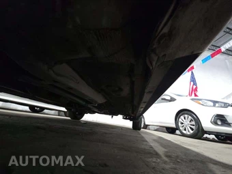 2015 Toyota Yaris L – miniatura 7