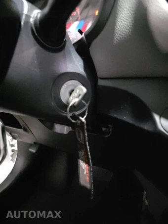2015 Toyota Yaris L – miniatura 8