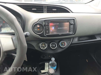 2015 Toyota Yaris LE - miniatura 10