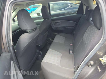2015 Toyota Yaris LE - miniatura 13
