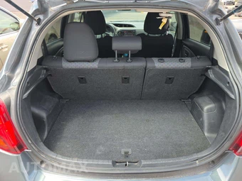 2015 Toyota Yaris LE - miniatura 14