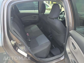 2015 Toyota Yaris LE - miniatura 16
