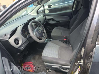 2015 Toyota Yaris LE - miniatura 6