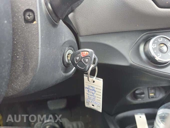 2015 Toyota Yaris LE - miniatura 8