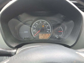 2015 Toyota Yaris LE - miniatura 9
