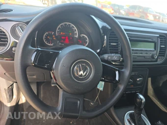 2015 Volkswagen Beetle 1.8T Fleet Edition Hatchback – miniatura 10