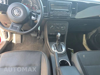 2015 Volkswagen Beetle 1.8T Fleet Edition Hatchback – miniatura 11