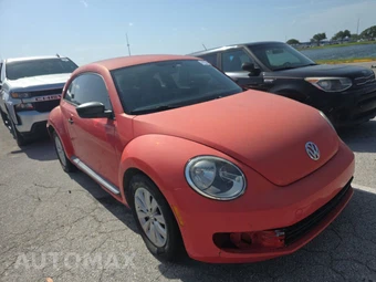 2015 Volkswagen Beetle 1.8T Fleet Edition Hatchback – miniatura 3