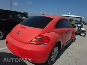 2015 Volkswagen Beetle 1.8T Fleet Edition Hatchback – miniatura 4