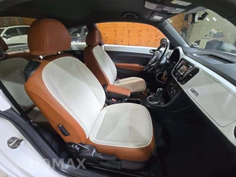 2015 Volkswagen Beetle Classic Hatchback - miniatura 15