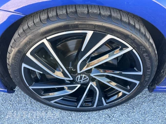2015 Volkswagen Golf R Hatchback w/DCC & Navigation – miniatura 18