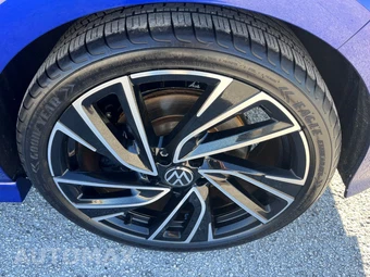 2015 Volkswagen Golf R Hatchback w/DCC & Navigation – miniatura 19