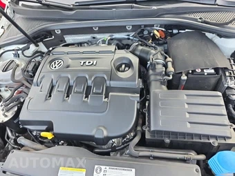 2015 Volkswagen Golf TDI S Hatchback – miniatura 15