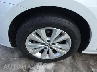2015 Volkswagen Golf TDI S Hatchback – miniatura 17