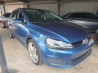 2015 Volkswagen Golf TDI SE Hatchback – miniatura 4