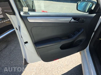 2015 Volkswagen Jetta Sport – miniatura 9
