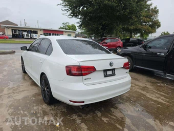 2015 Volkswagen Jetta Sport – miniatura 2